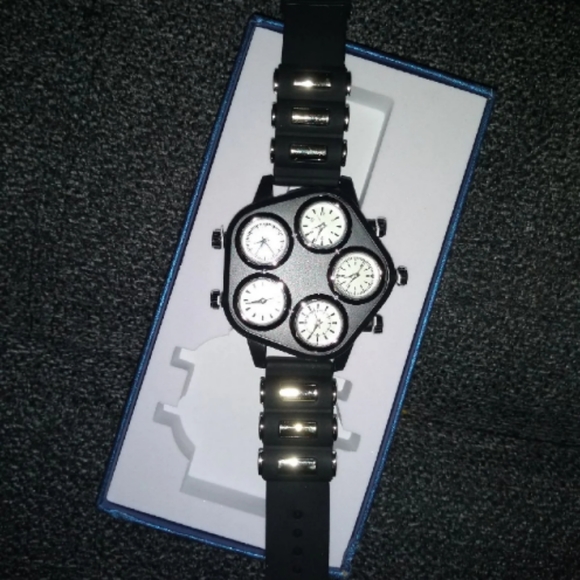 5 dial watch - Picture 3 of 4